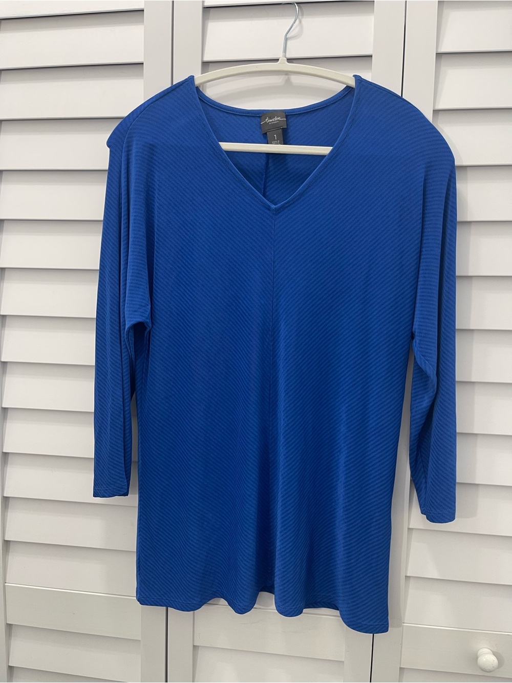 Chicos Travelers Collection Royal Blue V-Neck Long Sleeve Top. Size 1 (8-10)